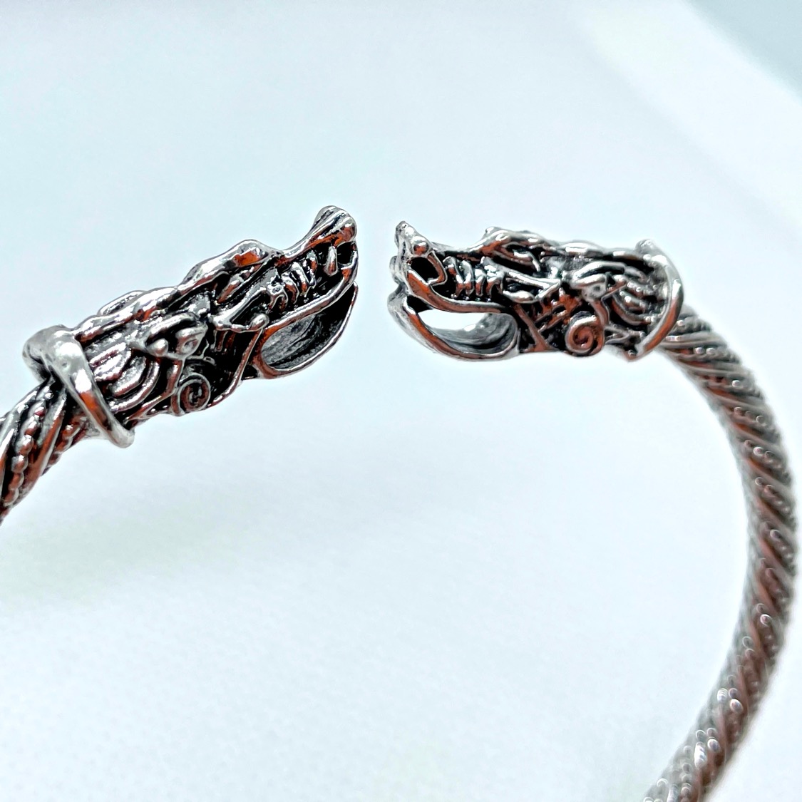 دستبند اژدهای وایکینگ دستبند اژدهای وایکینگ